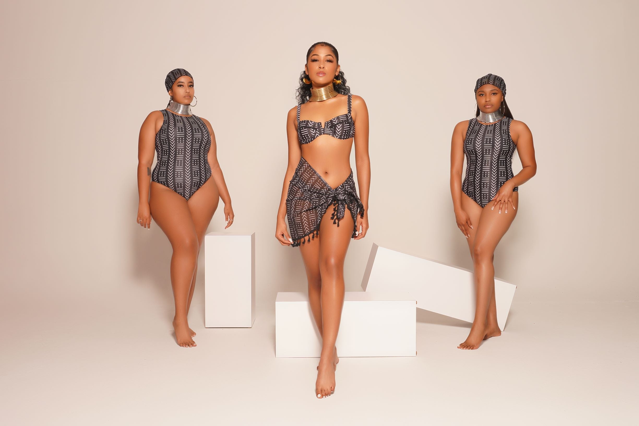 GO CLASSIC IN BLACK AND WHITE ONE_PIECE Lili Creation