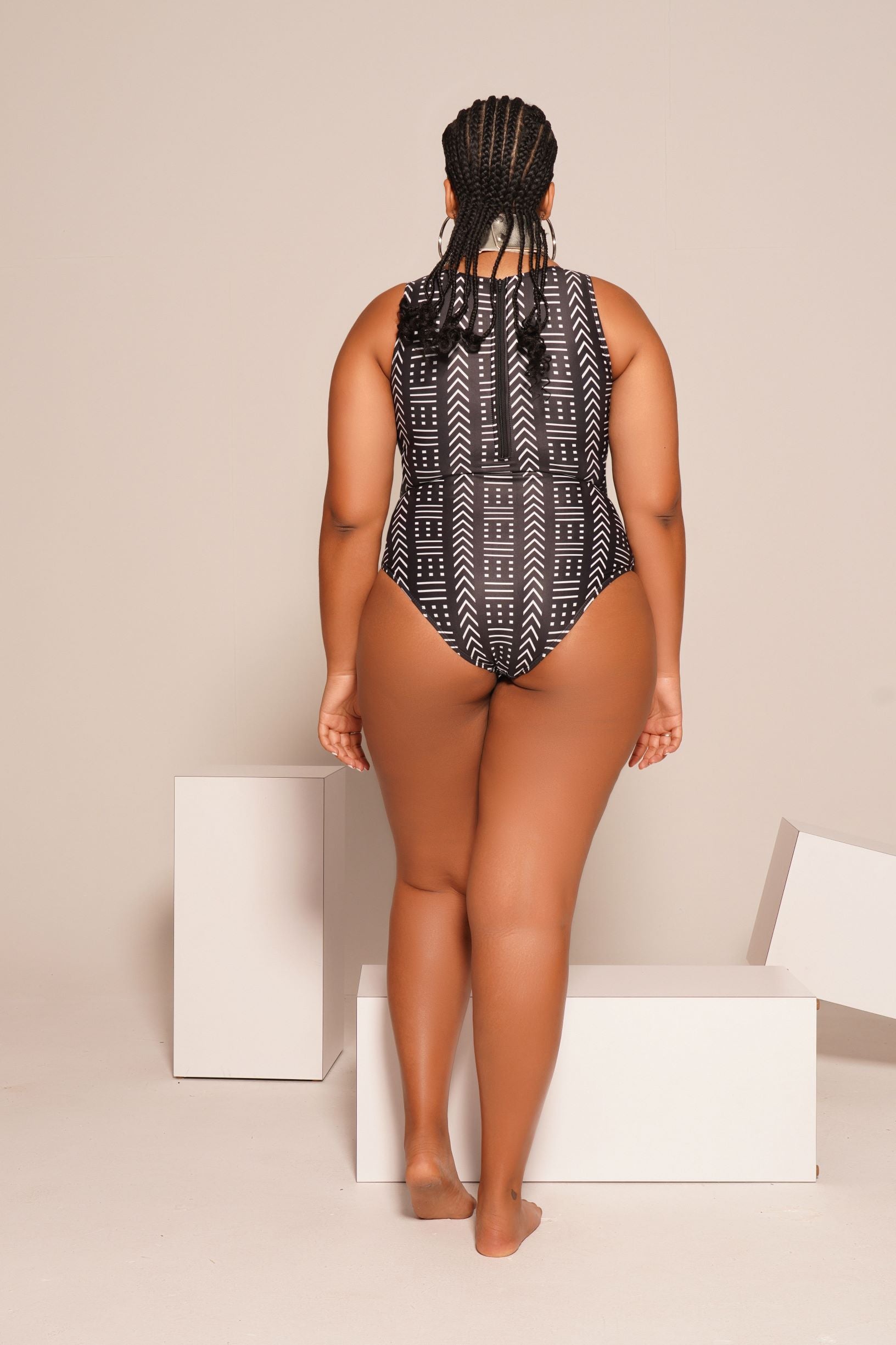 GO CLASSIC IN BLACK AND WHITE ONE_PIECE Lili Creation