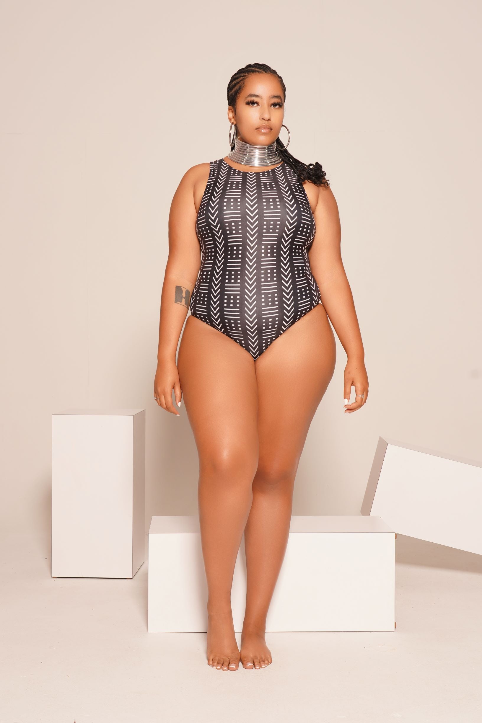 GO CLASSIC IN BLACK AND WHITE ONE_PIECE Lili Creation